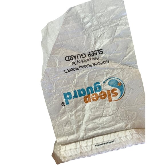 Sleep Guard Zippered Pillow Protector 100% Polyester Hypoallergenic 20"x28" - Picture 2 of 5